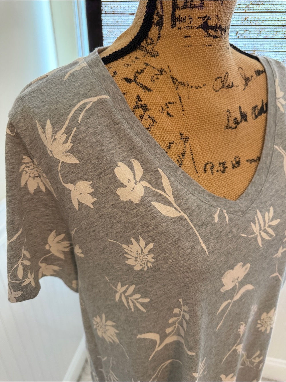 Women’s Old Navy Top - Picture 2 of 10